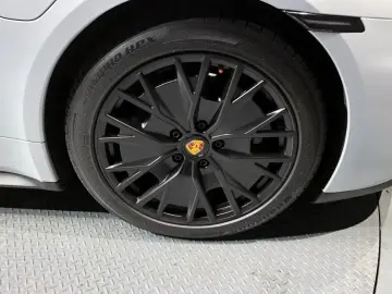 2023 Porsche Taycan с пробегом 48 549 км