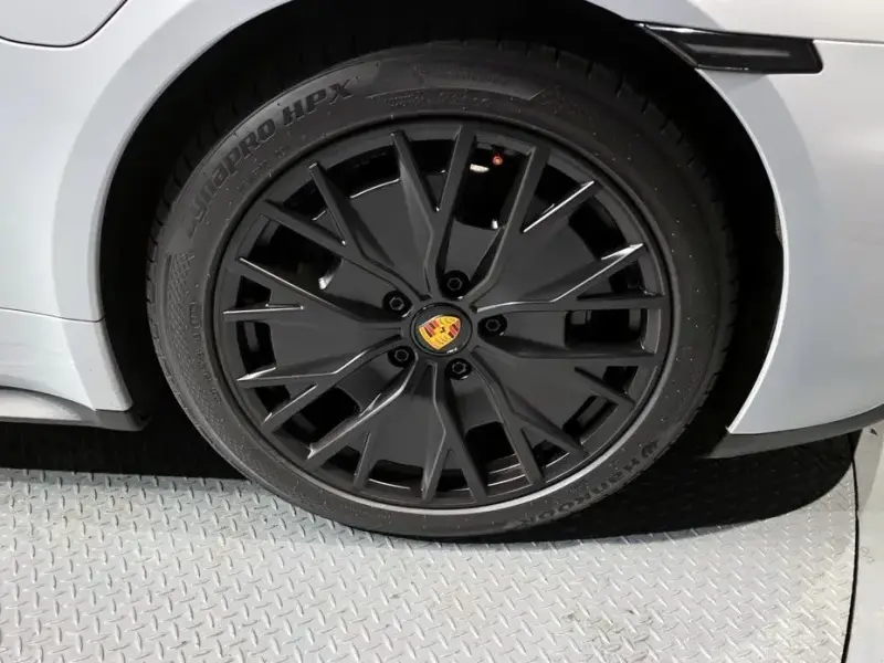 2023 Porsche Taycan с пробегом 48 549 км