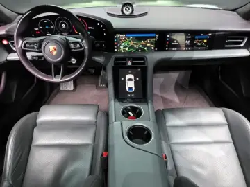 2023 Porsche Taycan с пробегом 48 549 км