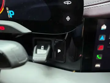2023 Porsche Taycan с пробегом 48 549 км