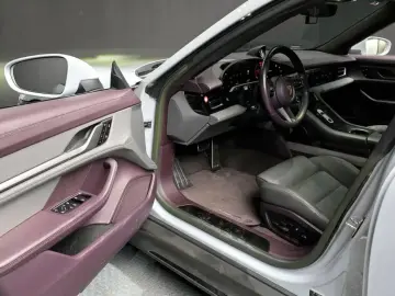 2023 Porsche Taycan с пробегом 48 549 км