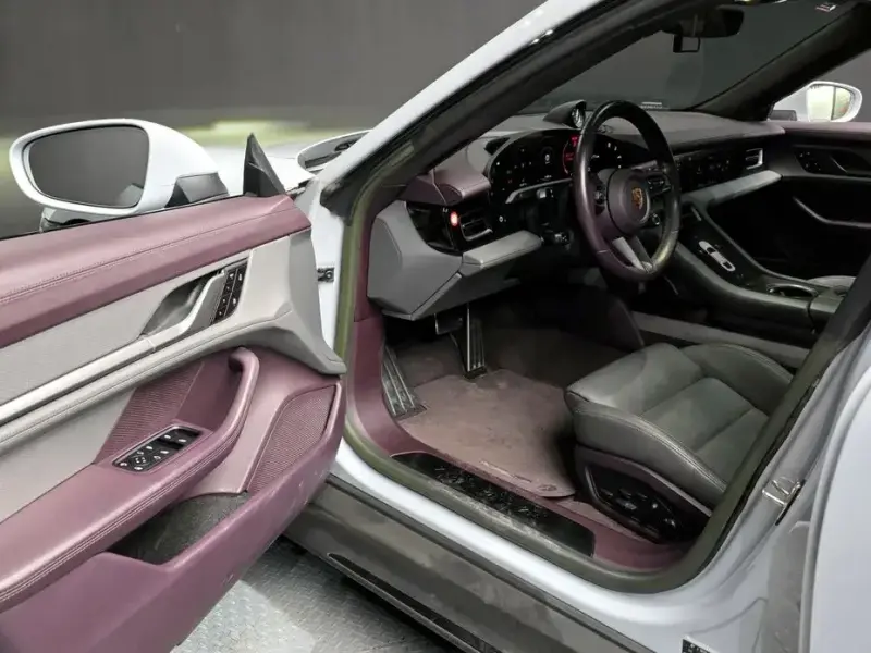 2023 Porsche Taycan с пробегом 48 549 км