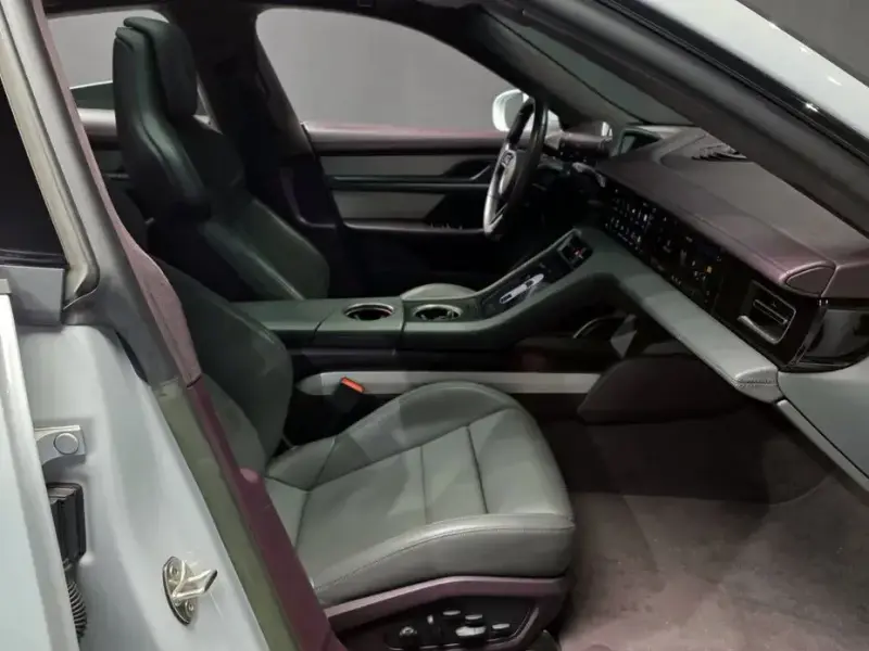2023 Porsche Taycan с пробегом 48 549 км
