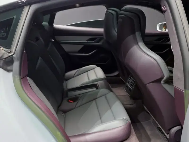 2023 Porsche Taycan с пробегом 48 549 км
