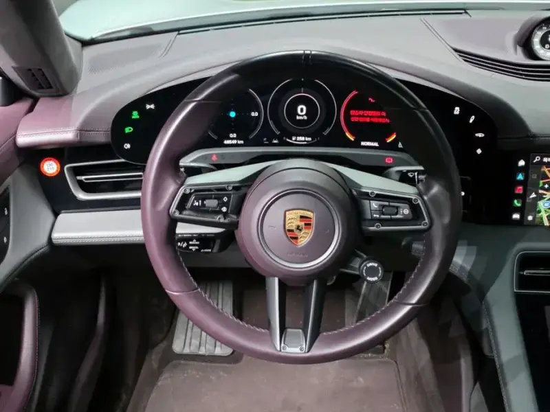 2023 Porsche Taycan с пробегом 48 549 км