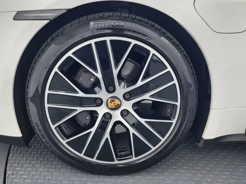 2021 Porsche Taycan с пробегом 40 572 км