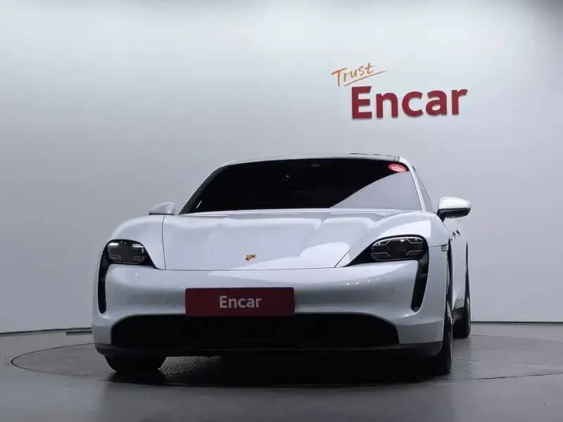 2021 Porsche Taycan с пробегом 30 608 км