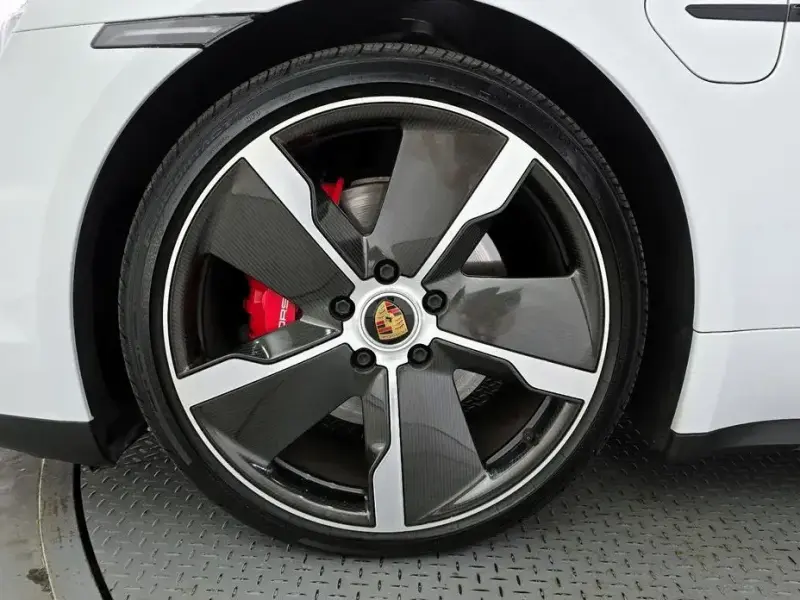 2021 Porsche Taycan с пробегом 30 608 км
