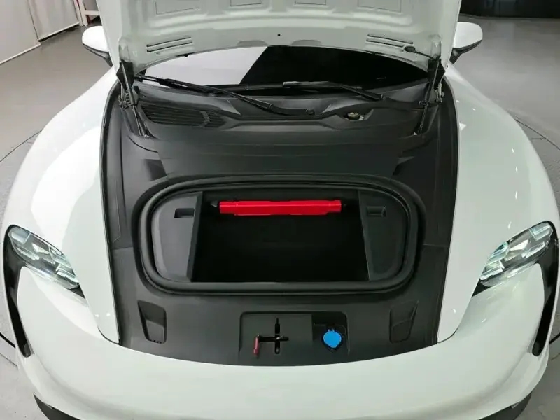 2021 Porsche Taycan с пробегом 30 608 км