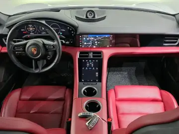 2021 Porsche Taycan с пробегом 30 608 км
