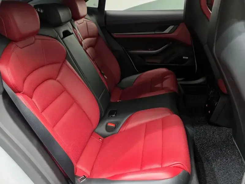 2021 Porsche Taycan с пробегом 30 608 км