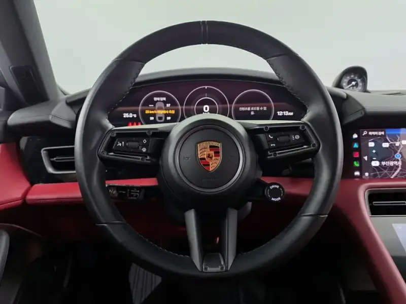 2021 Porsche Taycan с пробегом 30 608 км