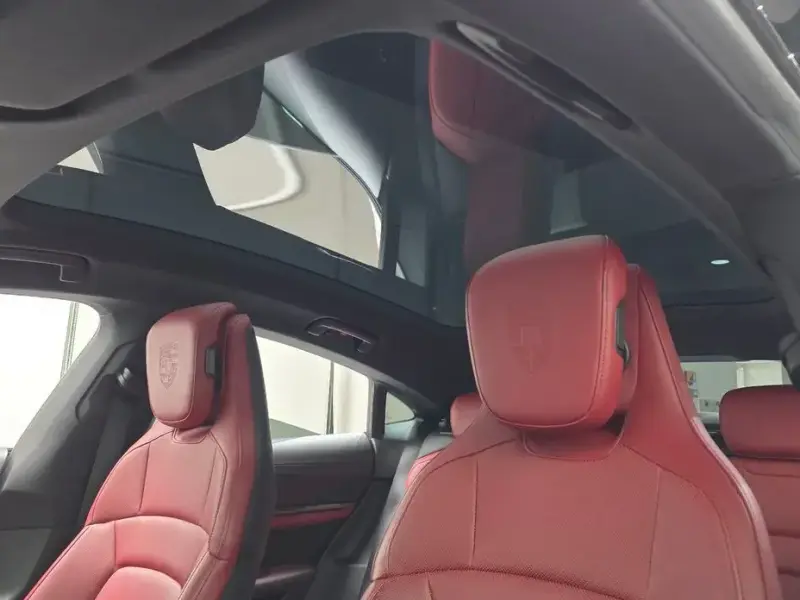 2021 Porsche Taycan с пробегом 30 608 км
