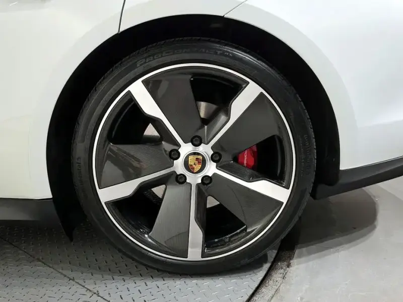2021 Porsche Taycan с пробегом 30 608 км