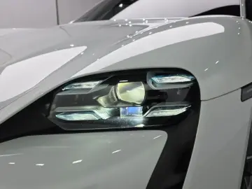 2021 Porsche Taycan с пробегом 30 608 км