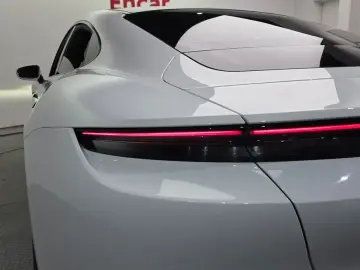 2021 Porsche Taycan с пробегом 30 608 км