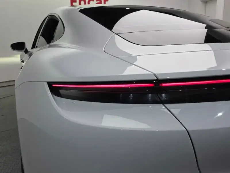 2021 Porsche Taycan с пробегом 30 608 км