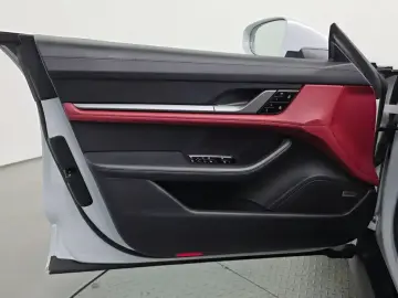 2021 Porsche Taycan с пробегом 30 608 км