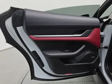 2021 Porsche Taycan с пробегом 30 608 км
