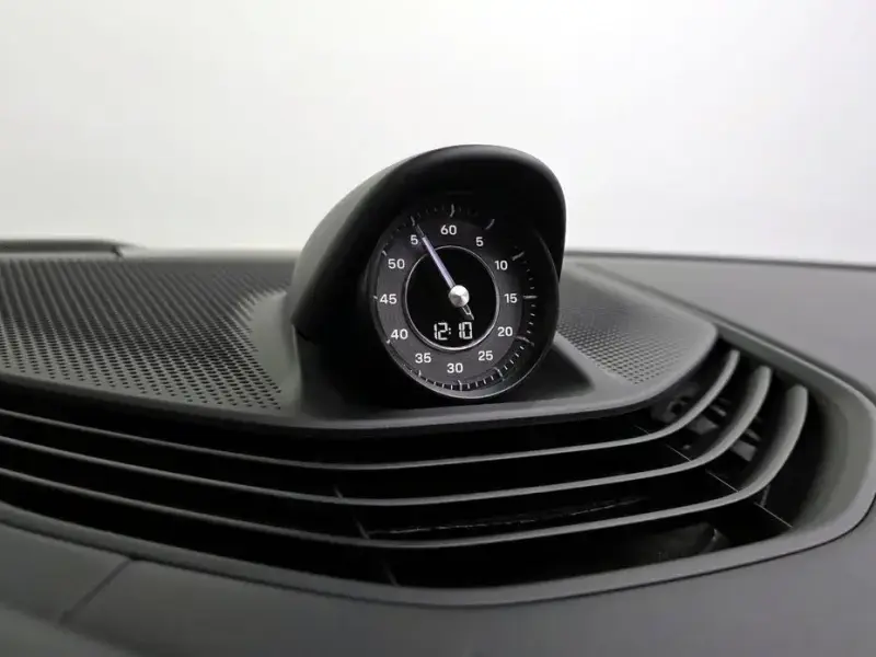 2021 Porsche Taycan с пробегом 30 608 км