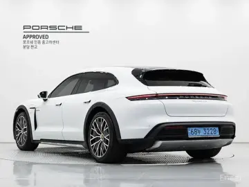 2023 Porsche Taycan с пробегом 31 820 км