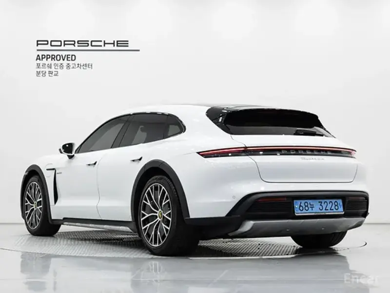 2023 Porsche Taycan с пробегом 31 820 км