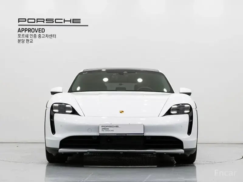 2023 Porsche Taycan с пробегом 31 820 км