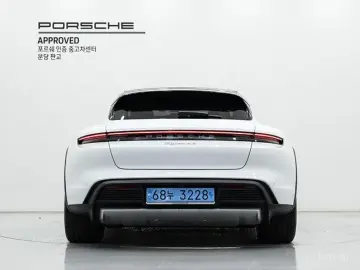 2023 Porsche Taycan с пробегом 31 820 км