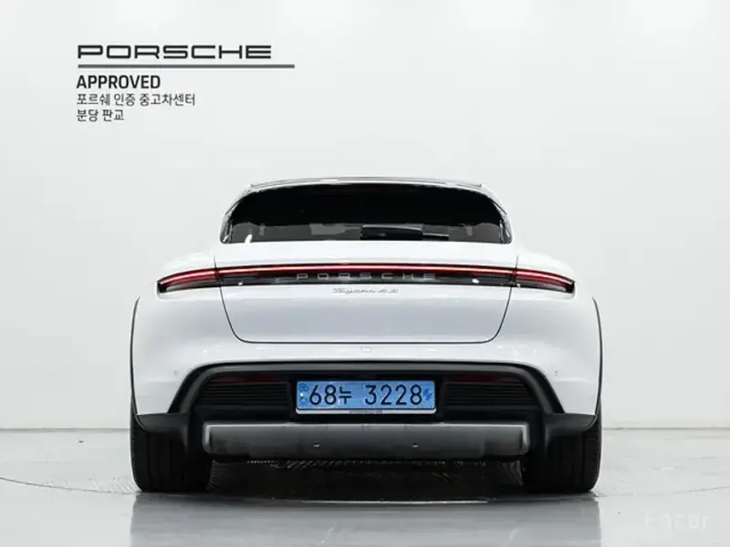 2023 Porsche Taycan с пробегом 31 820 км