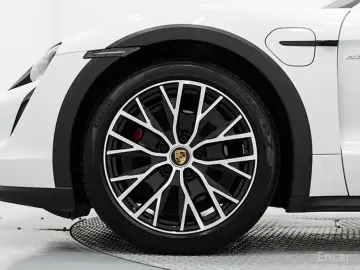 2023 Porsche Taycan с пробегом 31 820 км