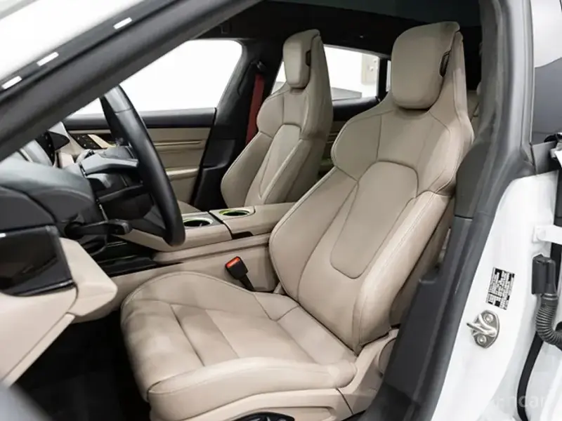 2023 Porsche Taycan с пробегом 31 820 км