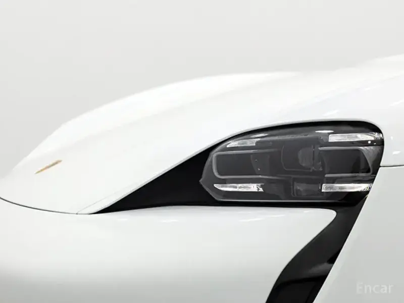 2023 Porsche Taycan с пробегом 31 820 км