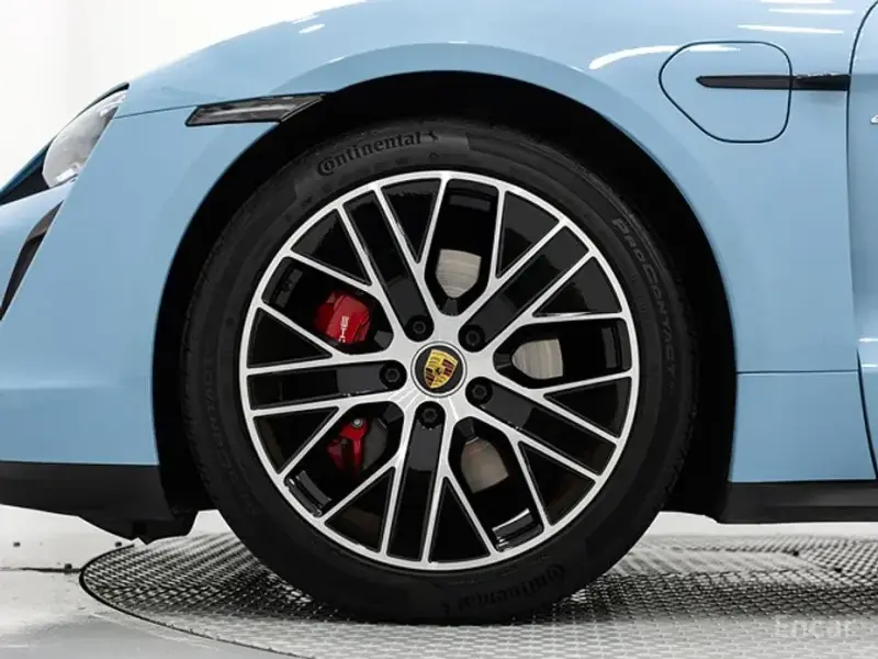 2022 Porsche Taycan с пробегом 19 780 км