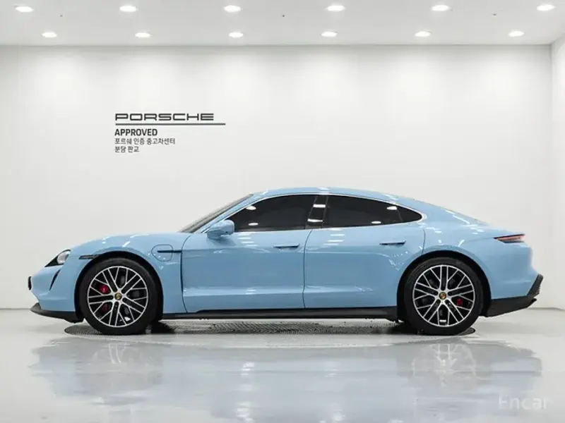 2022 Porsche Taycan с пробегом 19 780 км