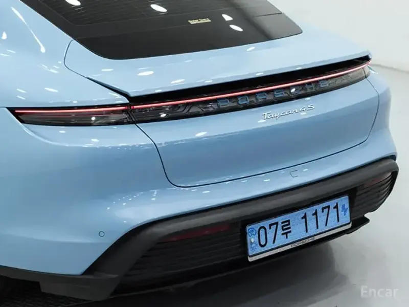 2022 Porsche Taycan с пробегом 19 780 км