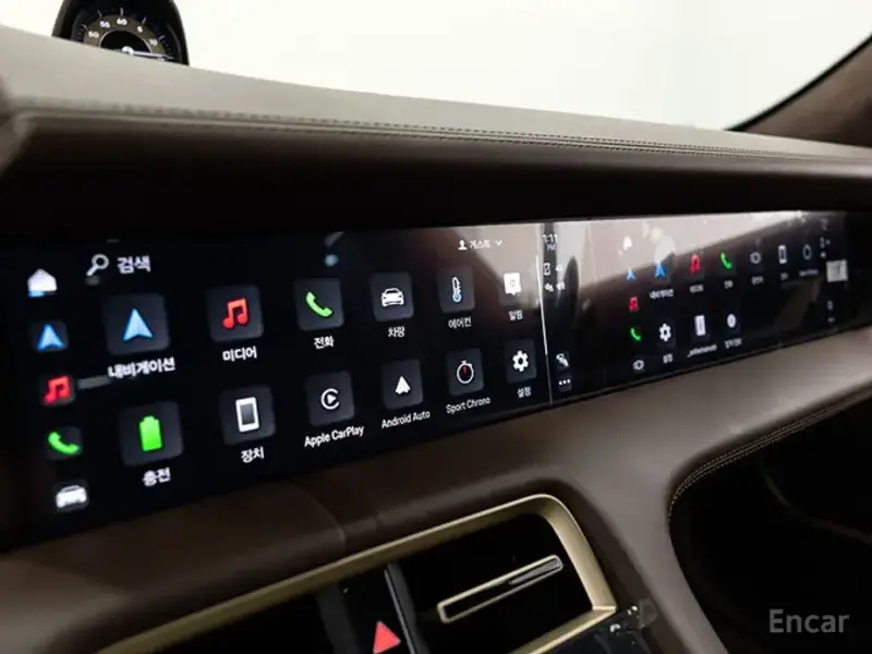 2023 Porsche Taycan с пробегом 21 090 км