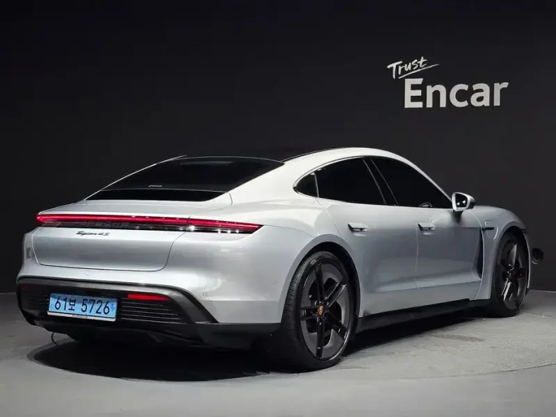 2025 Porsche Taycan с пробегом 16 605 км