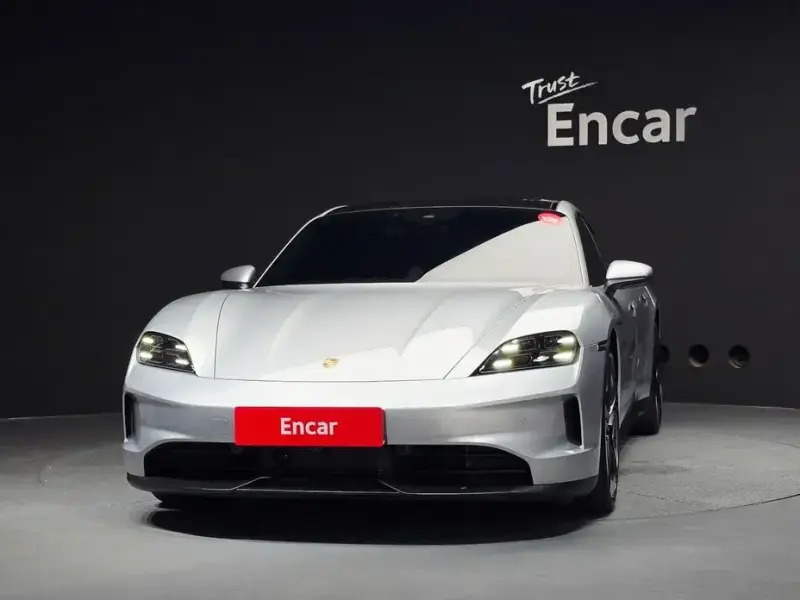2025 Porsche Taycan с пробегом 16 605 км