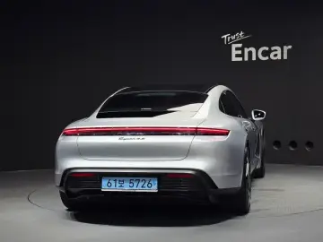 2025 Porsche Taycan с пробегом 16 605 км