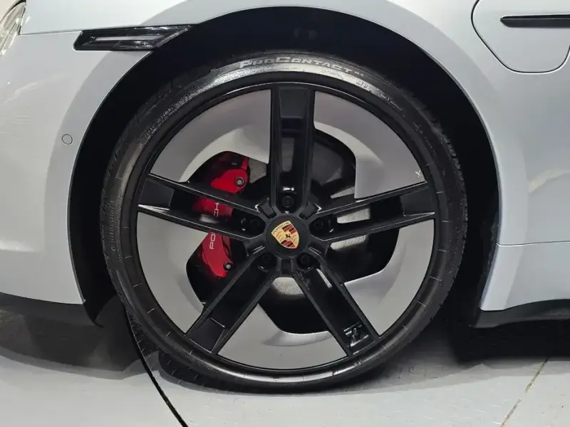 2025 Porsche Taycan с пробегом 16 605 км