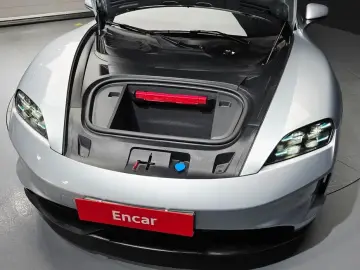 2025 Porsche Taycan с пробегом 16 605 км