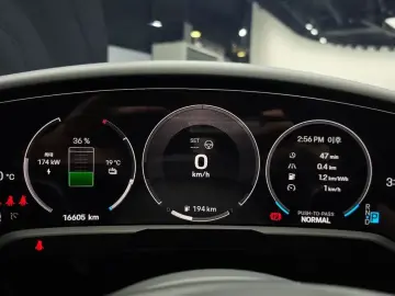 2025 Porsche Taycan с пробегом 16 605 км