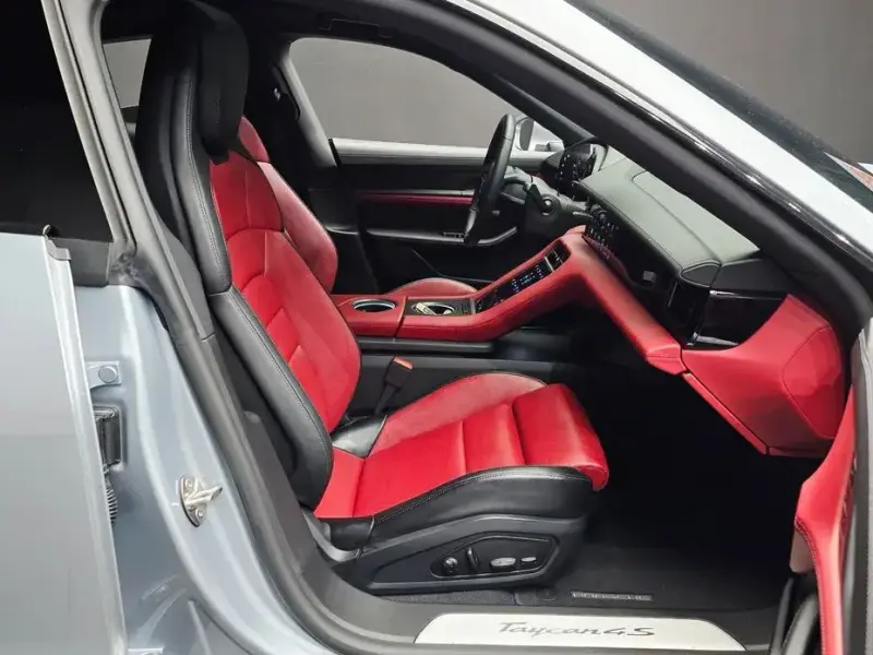 2025 Porsche Taycan с пробегом 16 605 км