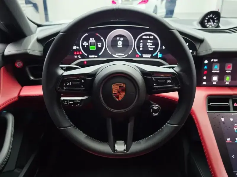 2025 Porsche Taycan с пробегом 16 605 км