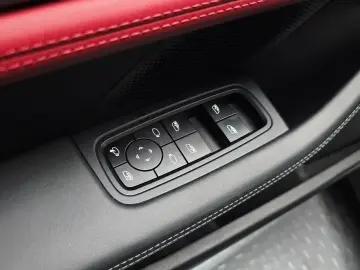 2025 Porsche Taycan с пробегом 16 605 км