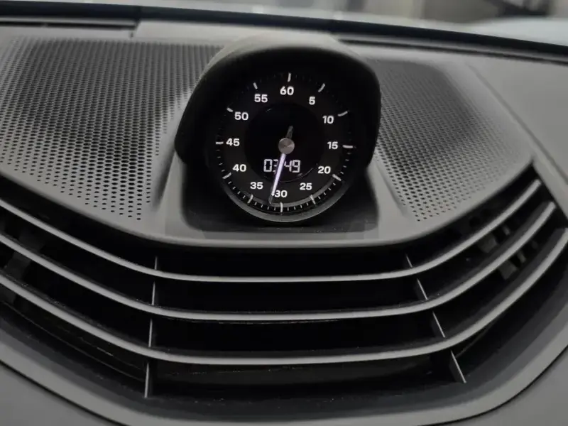2025 Porsche Taycan с пробегом 16 605 км