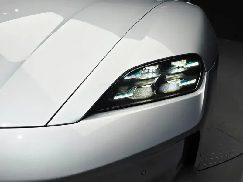 2025 Porsche Taycan с пробегом 16 605 км