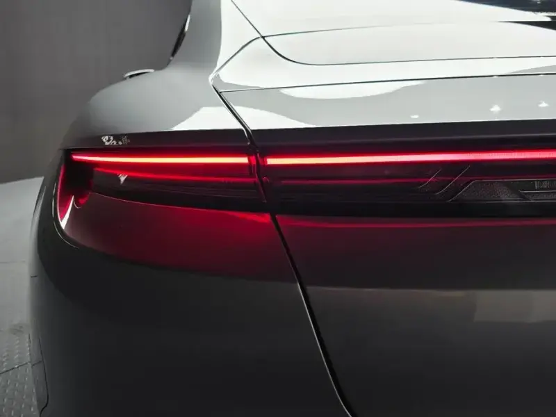 2025 Porsche Taycan с пробегом 16 605 км