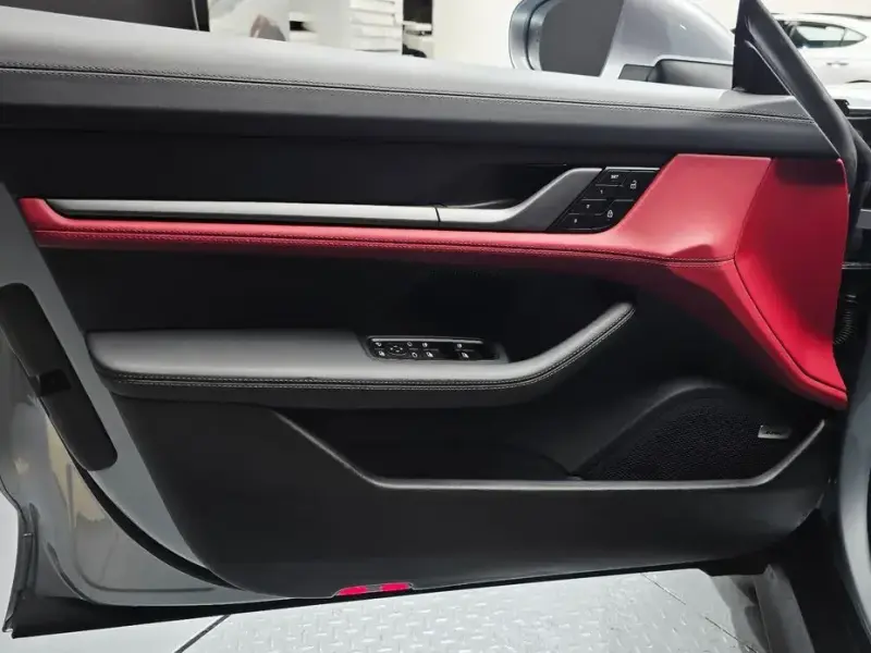 2025 Porsche Taycan с пробегом 16 605 км