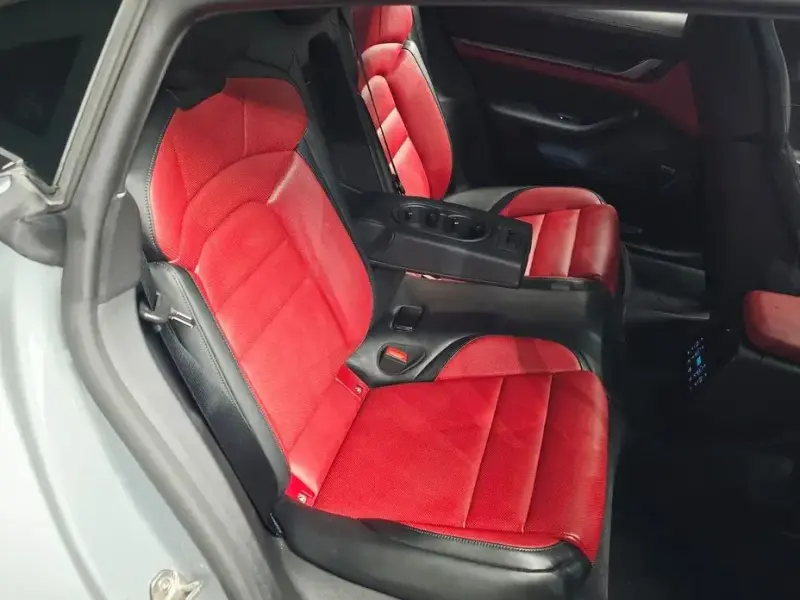 2025 Porsche Taycan с пробегом 16 605 км